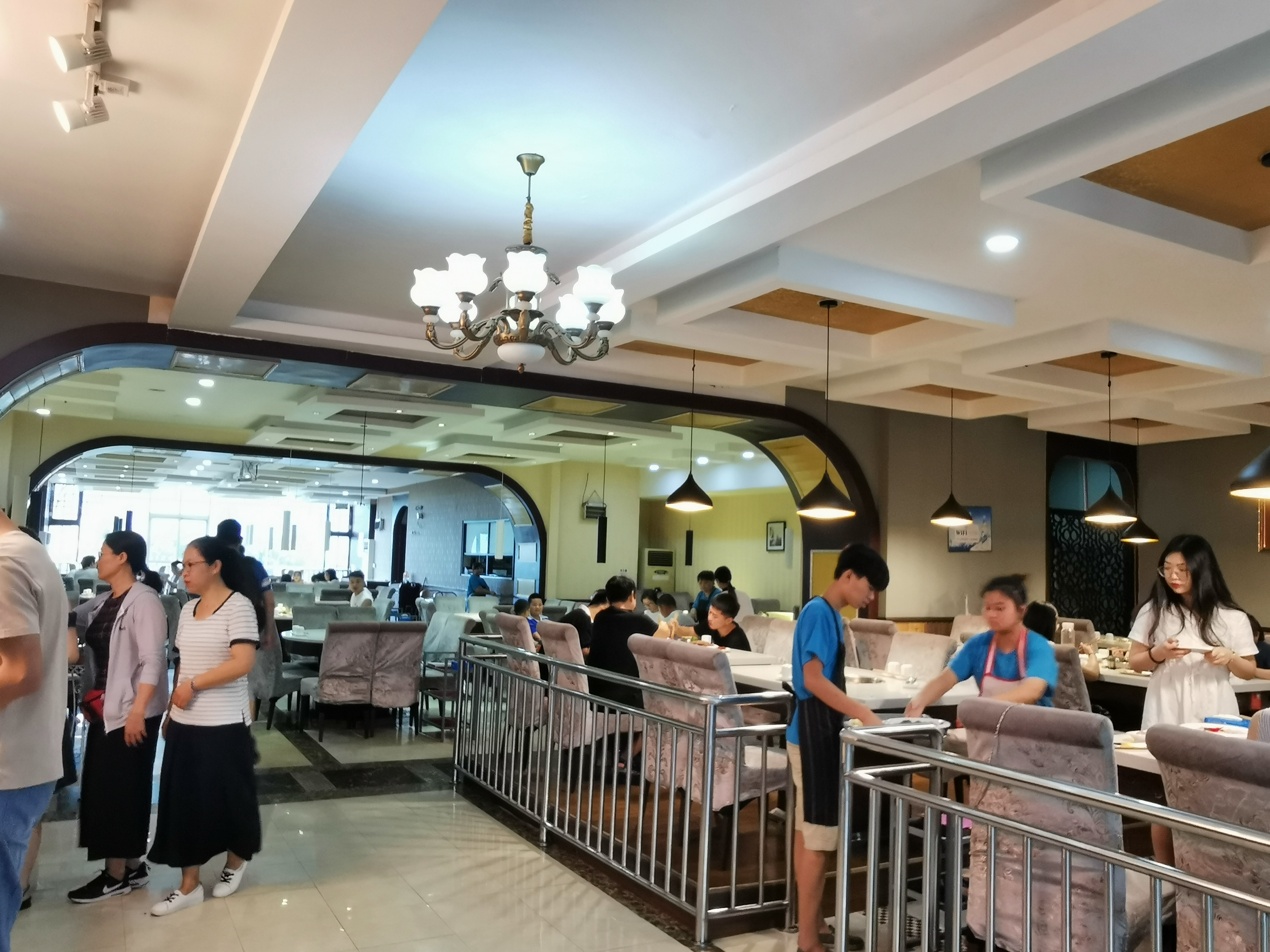 刘一手火锅对比朝天门火锅,川中渝夫火锅与刘一手火锅