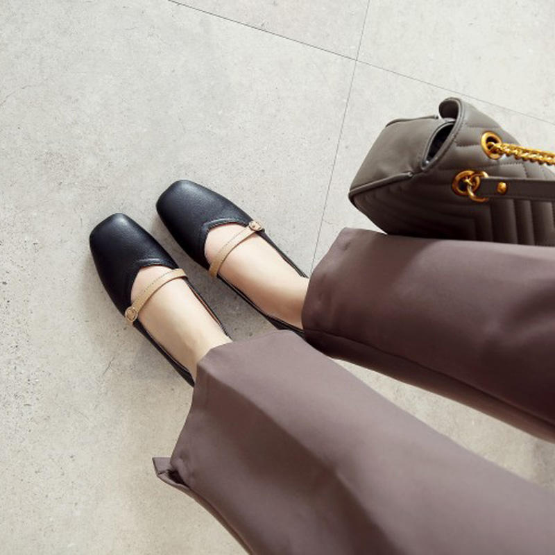 又丑又美的时髦奶奶鞋 (奶奶鞋今年流行什么鞋)