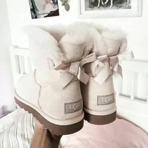 这个坑中国游客的名牌摊上事了……