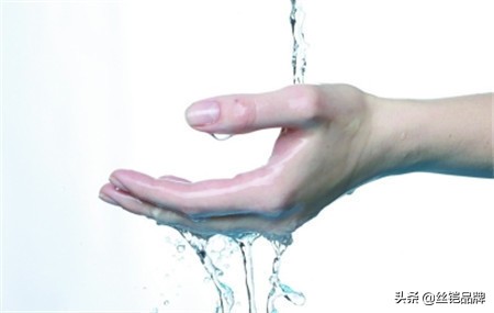 被水泡太久的皮肤,被泡了30天的脸是啥样子