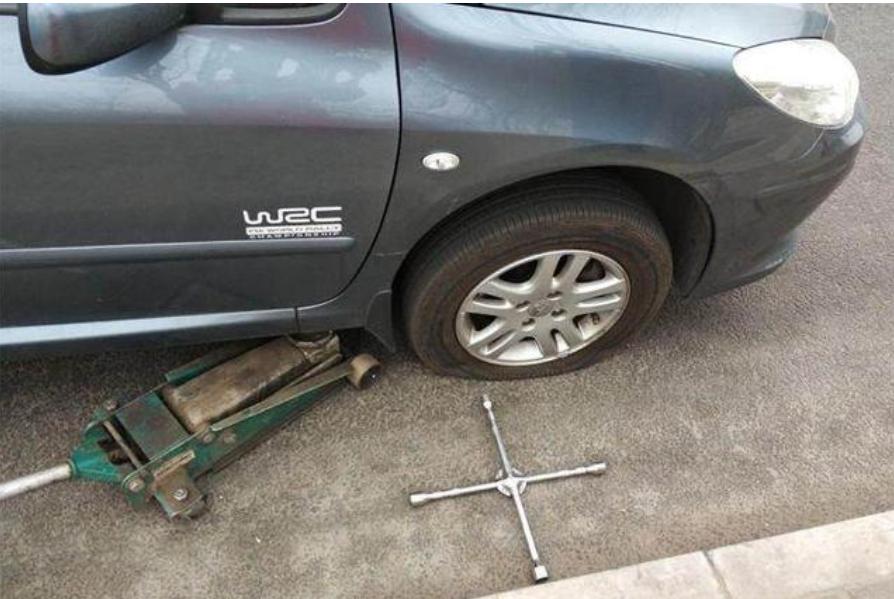 轮胎内壁起皮怎么修补,汽车轮胎起皮自己怎么修补