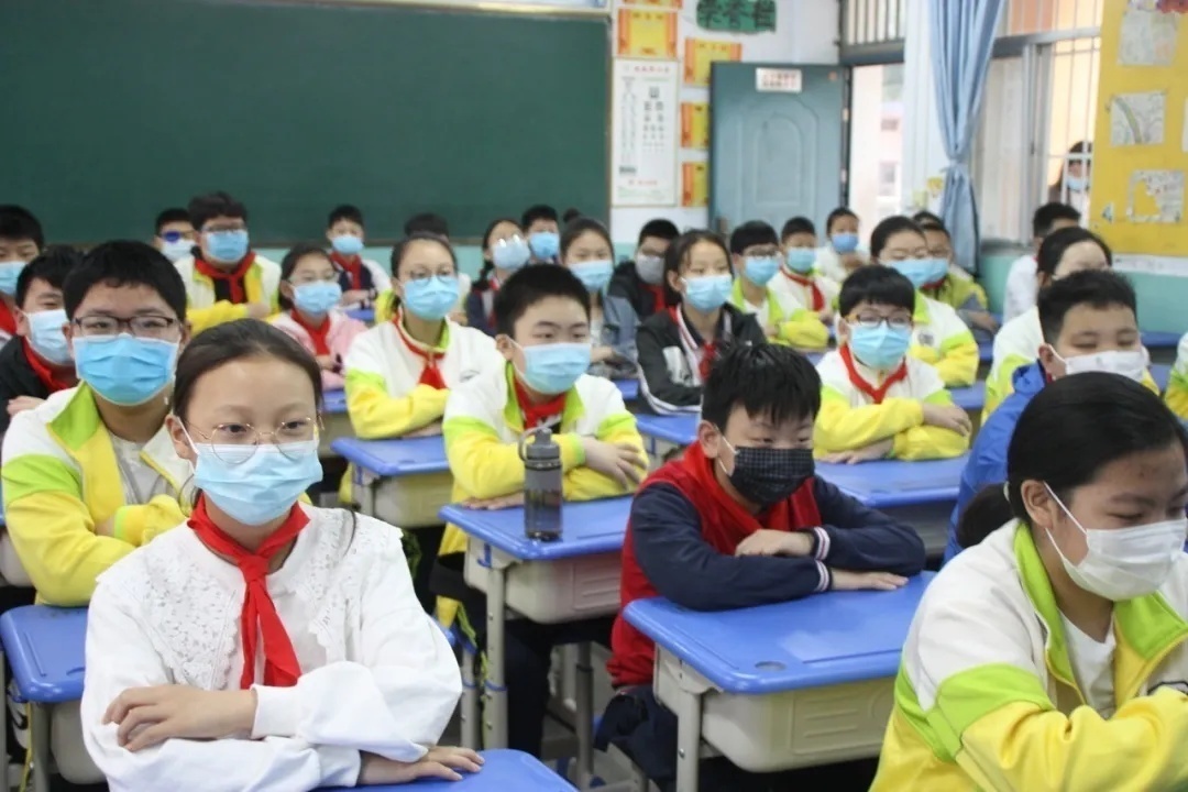 雪峰小学开学第一天的视频,桃源小学开学第一天