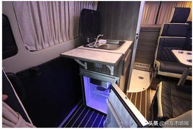 福特全顺v362短轴中顶5座房车布局,福特小野牛房车六座升顶
