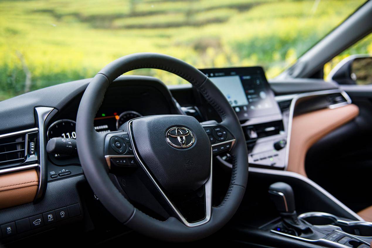 最新凯美瑞双擎混动版,凯美瑞混动领先版配置详解