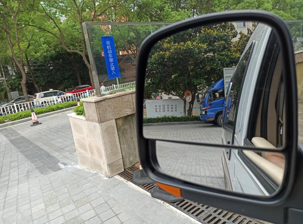 和埃尔法抗衡的保姆车,一百多万的保姆车埃尔法