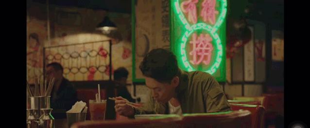 使徒行者同款冰室，现点现拉港奶，先抽盲盒才能喝