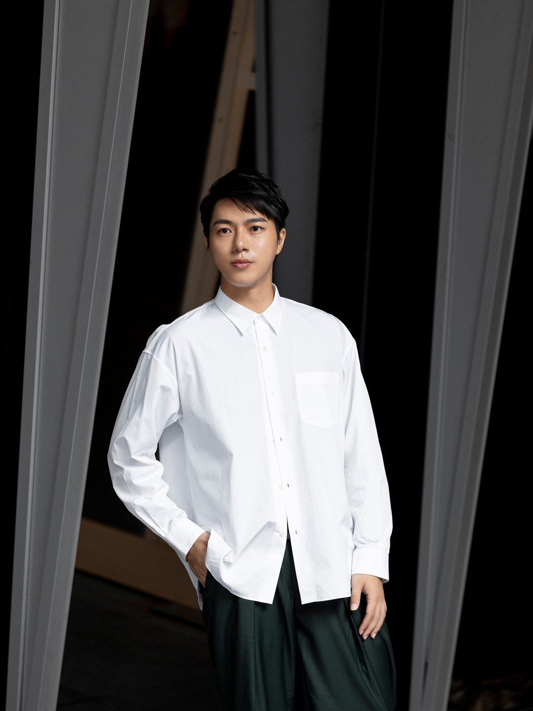 知名男星被爆出轨多名女性,知名男歌手被爆婚内