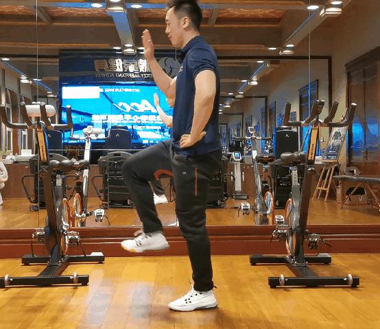冬季室内跑步方法,提高跑步经济性的动作