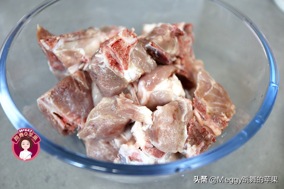 降温了，用15分钟炖锅骨肉相连，比排骨实惠，比棒骨香，全家解馋