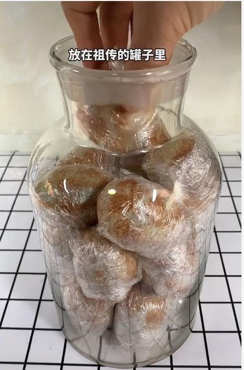腌了10年的咸鸭蛋,腌了两年咸鸭蛋流油