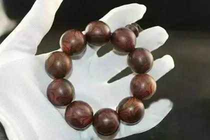 海黄手串盘着出现了黑点,海黄手串盘成黑球