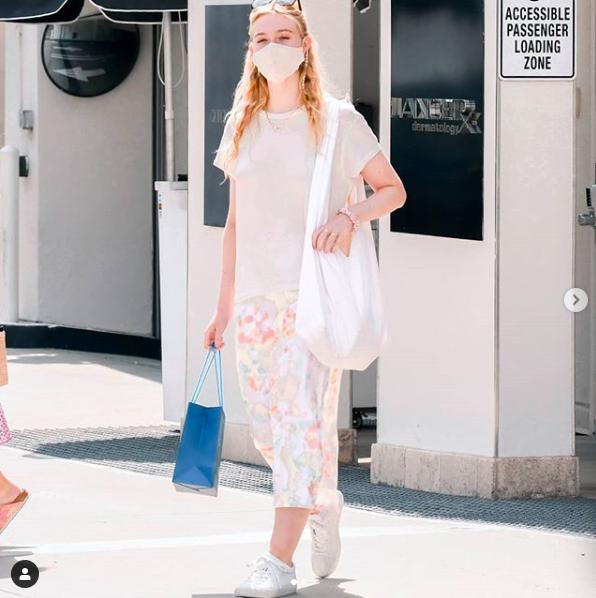 上下2022春夏时装秀,春夏时装周模特展示服装