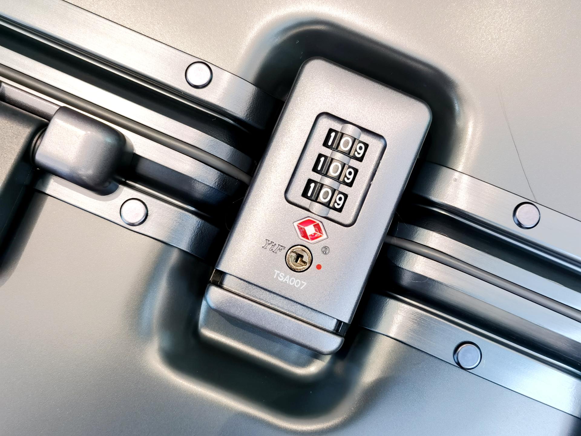 罗永浩地平线8号卖多少,罗永浩直播间旅行箱