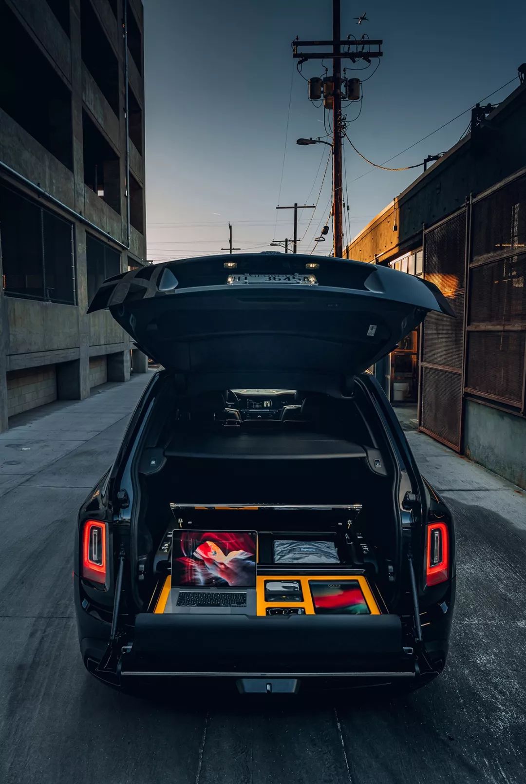 暗夜君王库里南,库里南blackbadge暗夜