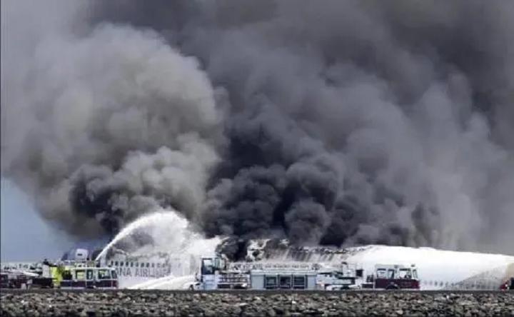 韩亚航空坠毁事件,韩亚航空飞行当中一舱门突然打开