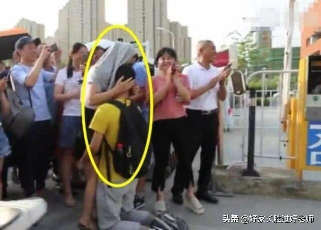 跪谢母亲考生斩获635分,其母亲不仅颜值高,育儿方法更值得学习