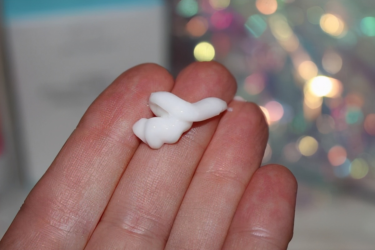 贴面膜有点小刺痛是缺水吗,脸部缺水贴面膜会刺痛是怎么回事