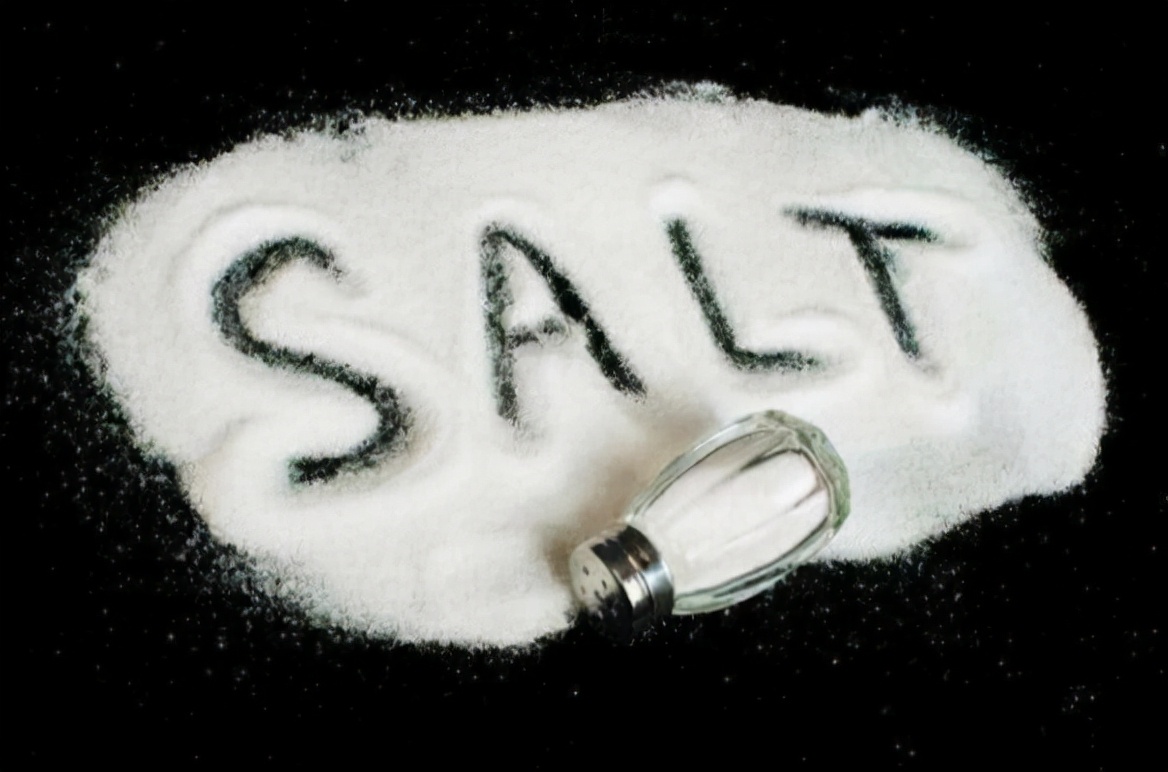 油渍弄到衣服上怎么洗生活小妙招,衣服上的机器油渍怎么洗才能洗掉