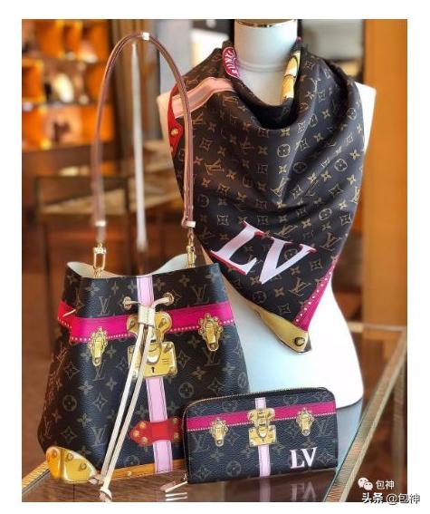 包神二手奢侈品,贴满徽章的包包lv