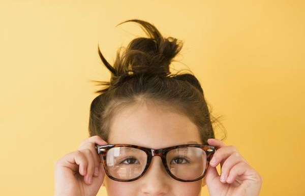 戴眼镜就不能好看吗,眼镜美妆技巧全解析