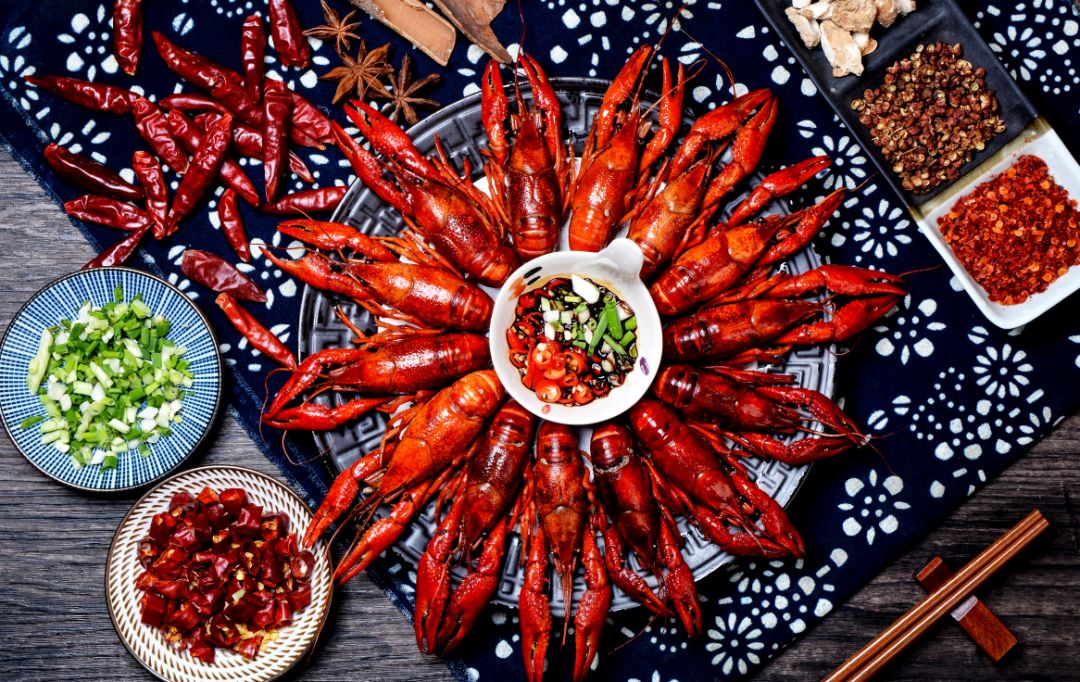 太难了！81万吨小龙虾“命运多舛”，今年龙虾馆生意会“凉凉”？