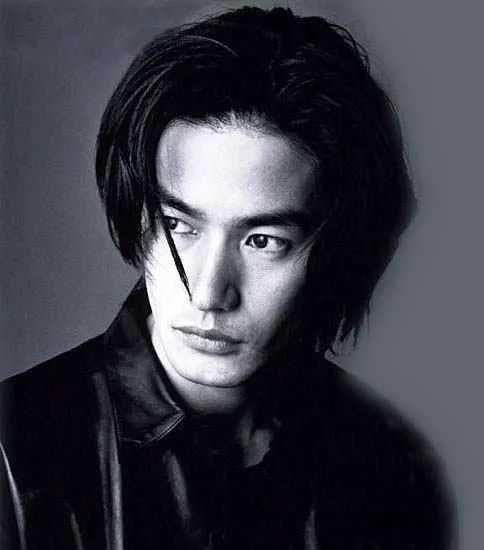 日本男人最想拥有的脸！性感神颜秒杀鲜肉，冻龄大帅哥竟单身