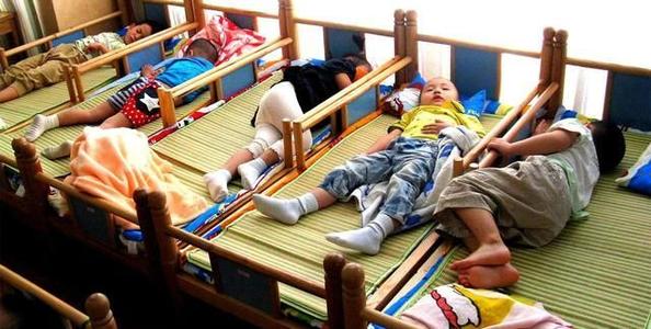 幼儿园为什么男女混睡,怎么回复家长质疑幼儿园男女混睡