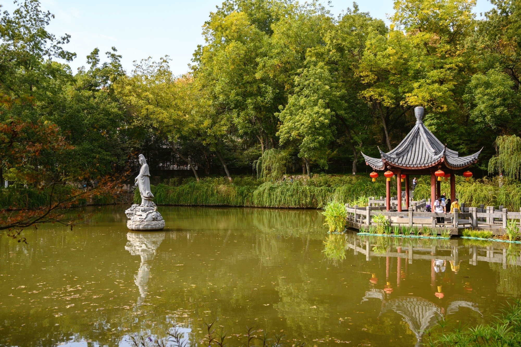 江苏人气最旺的寺庙，与浙江国清寺齐名，距今已1500多年历史