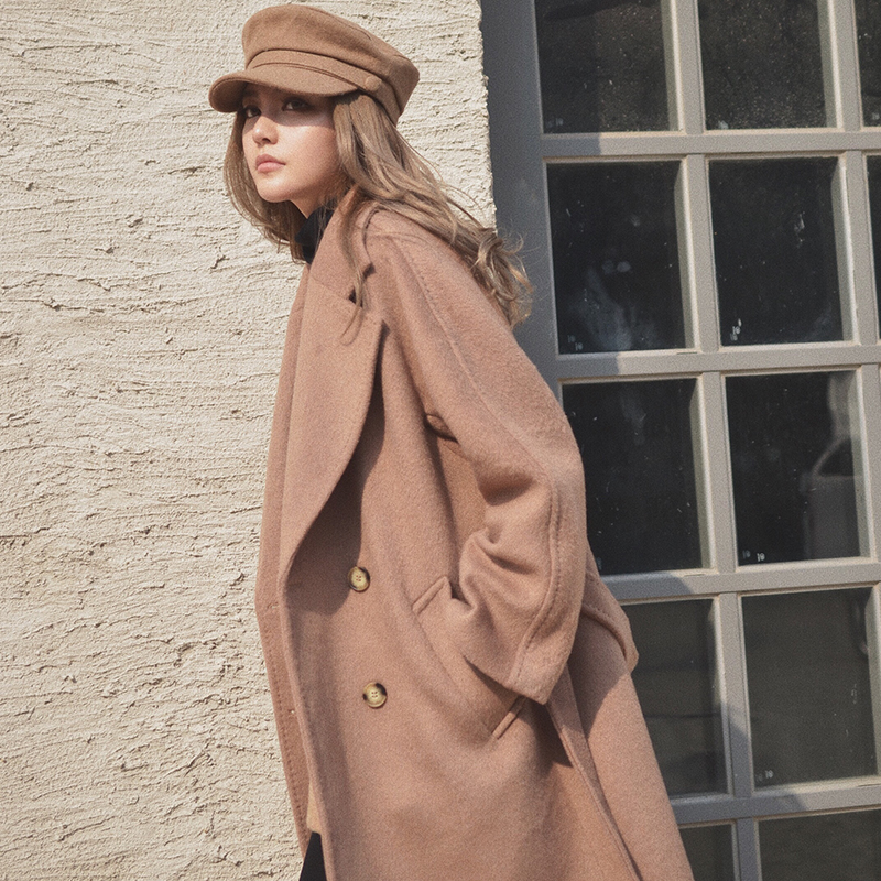 格子大衣长款穿搭女秋冬,黑色大衣这样穿打破秋冬沉闷感