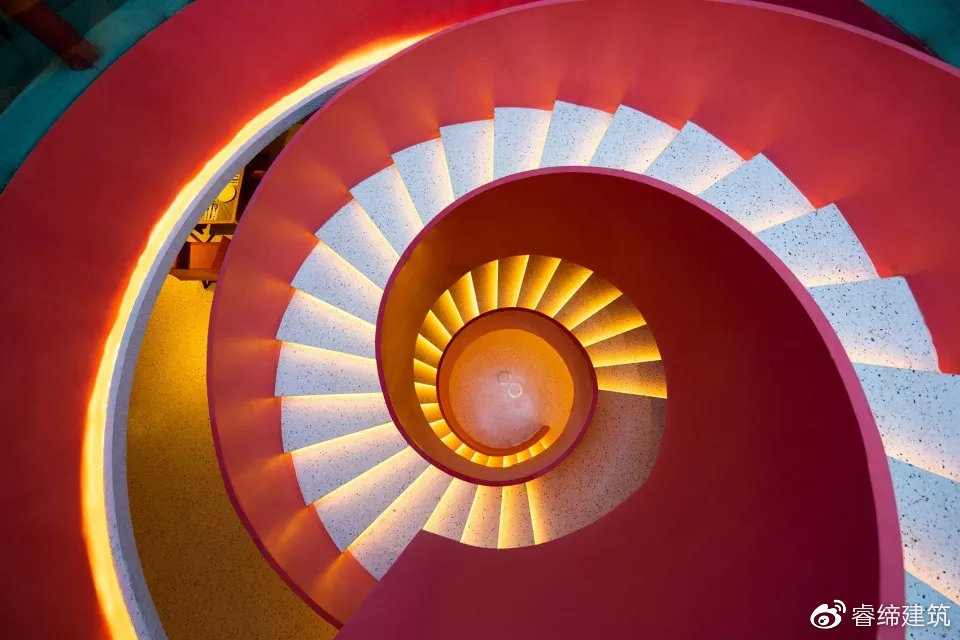 360度旋转楼梯的做法全过程,旋转楼梯和普通楼梯对比图片