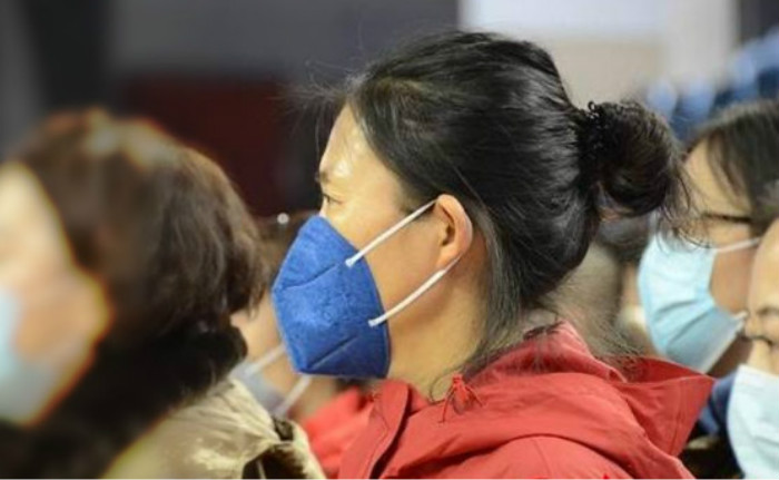 武汉直击丨“看不清你的脸,但我记得你精心照顾我的样子”