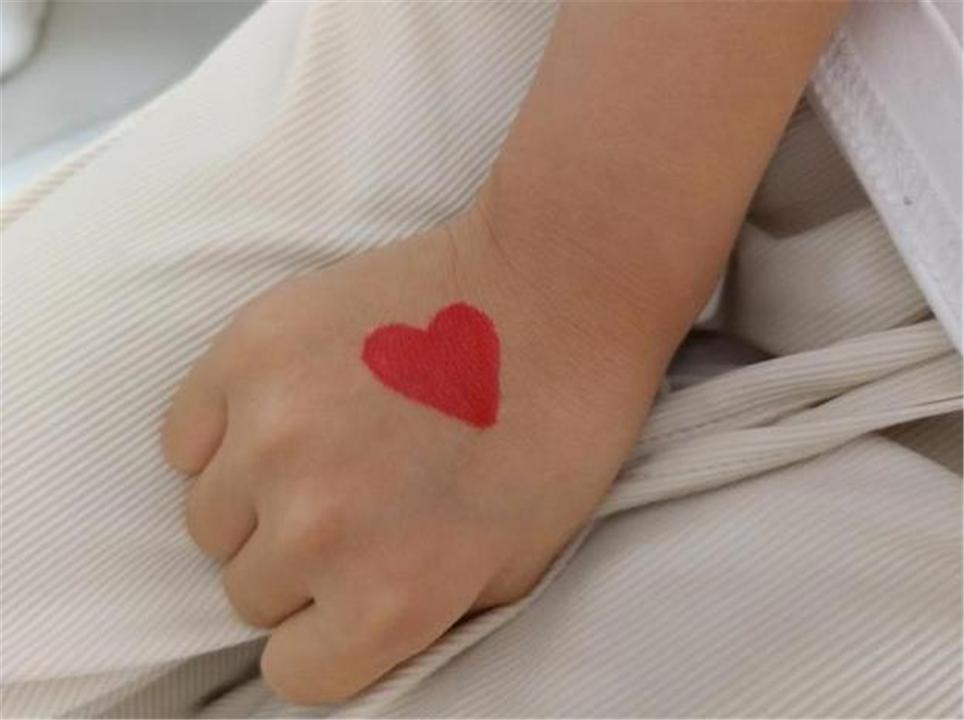 小孩哭闹不肯上幼儿园怎么沟通,3岁孩子哭闹妈妈情绪失控怎么办