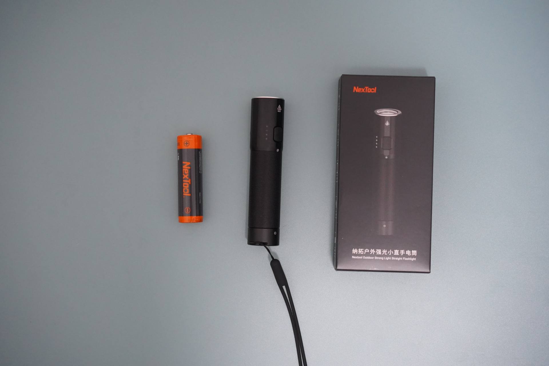 纳拓雷霆手电筒2000与3600,不懂夜的黑男声版