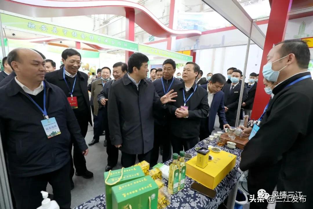 县长变身主播助力农产品销售,县长变身主播推销农特产品