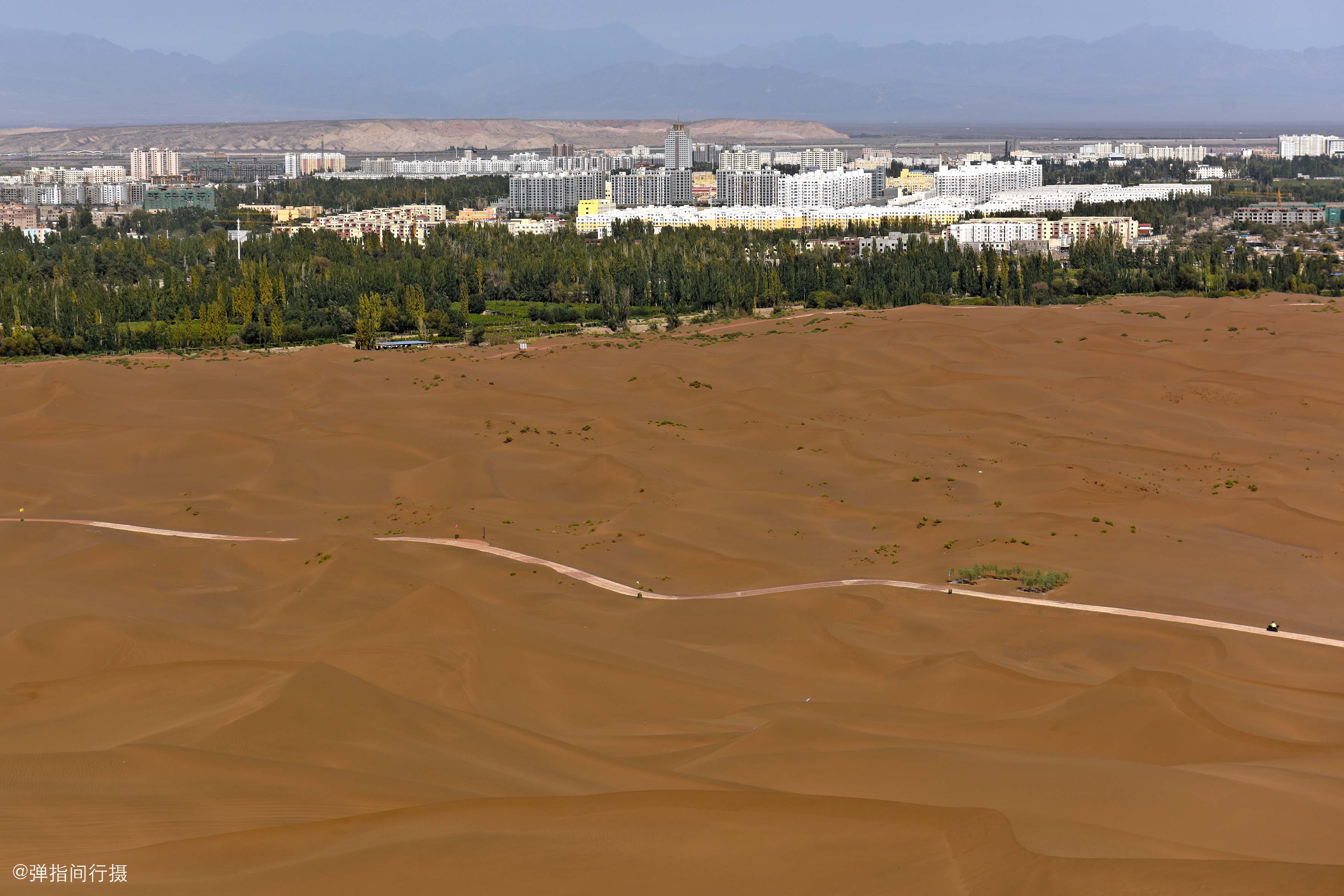 南疆神秘红沙漠简介,南疆第一大沙漠