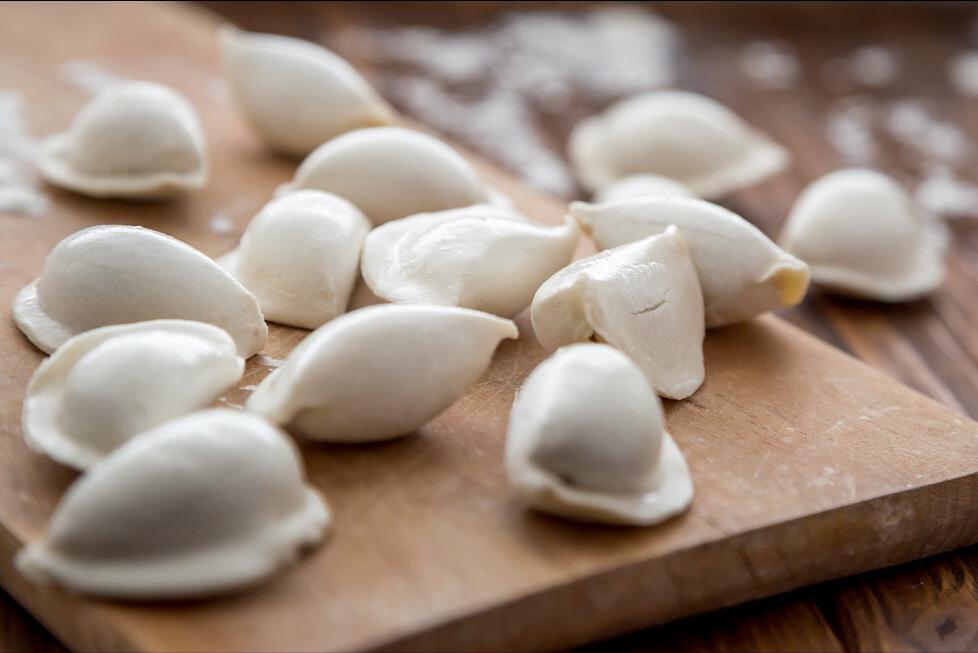 速冻饺子是用开水煮还是用凉水煮 (速冻饺子是用冷水煮还是用开水煮)