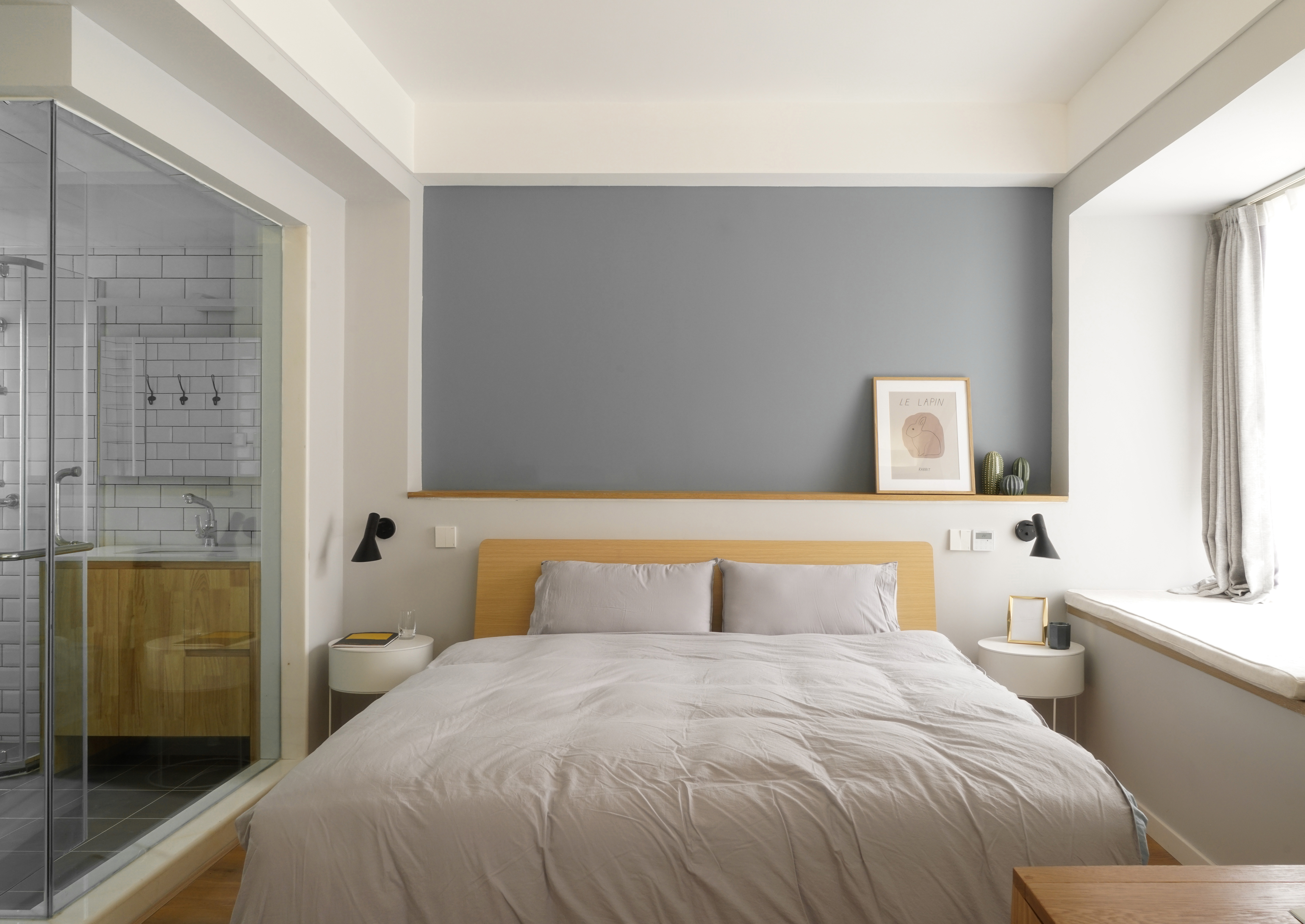 卧室里卫生间门对着床怎么处理的,卧室和卫生间一墙之隔潮湿