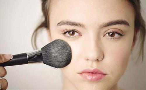 大油皮适合什么定妆产品,适合干皮的定妆产品