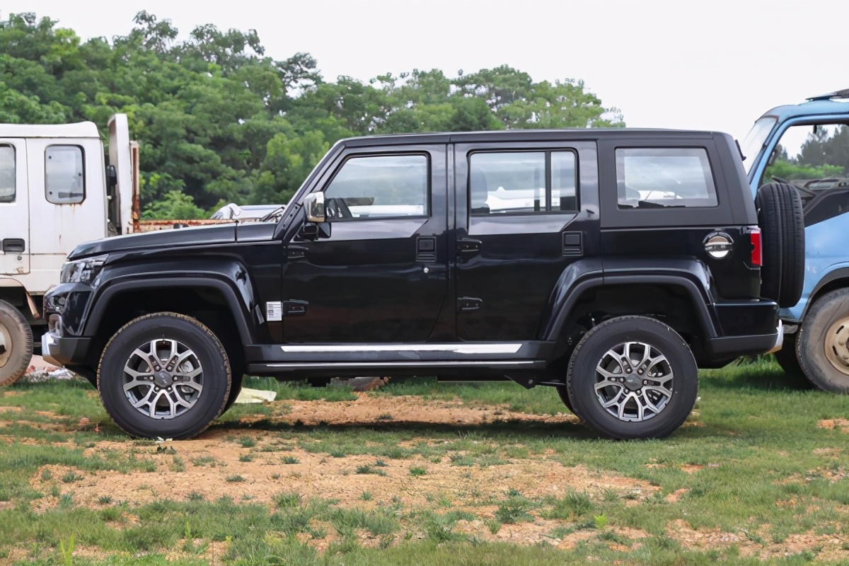 可上山下海,能家用带娃,推荐三款入门级越野车,适合平民玩家