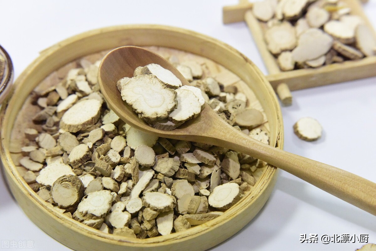 炖羊肉放啥汤不发黑,炖羊肉汤的羊肉能不能提前泡好