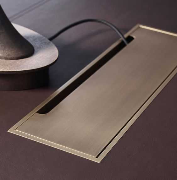 飘窗太高实体墙不能敲掉怎么利用,卧室飘窗一面的墙砸不掉如何设计