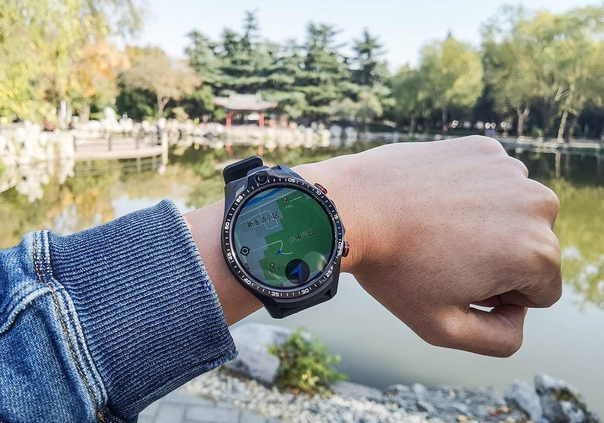 64G+双摄+全网通，是手机还是智能手表：Jeep黑骑士评测