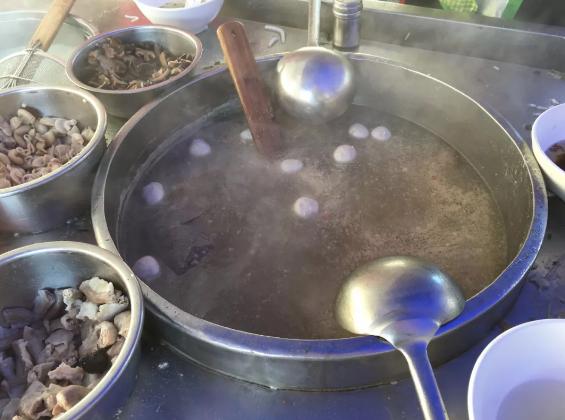 老鼠仔美食店老板,外号老鼠仔