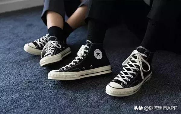 阿迪情侣鞋哪款比较好,耐克情侣鞋哪一款最适合