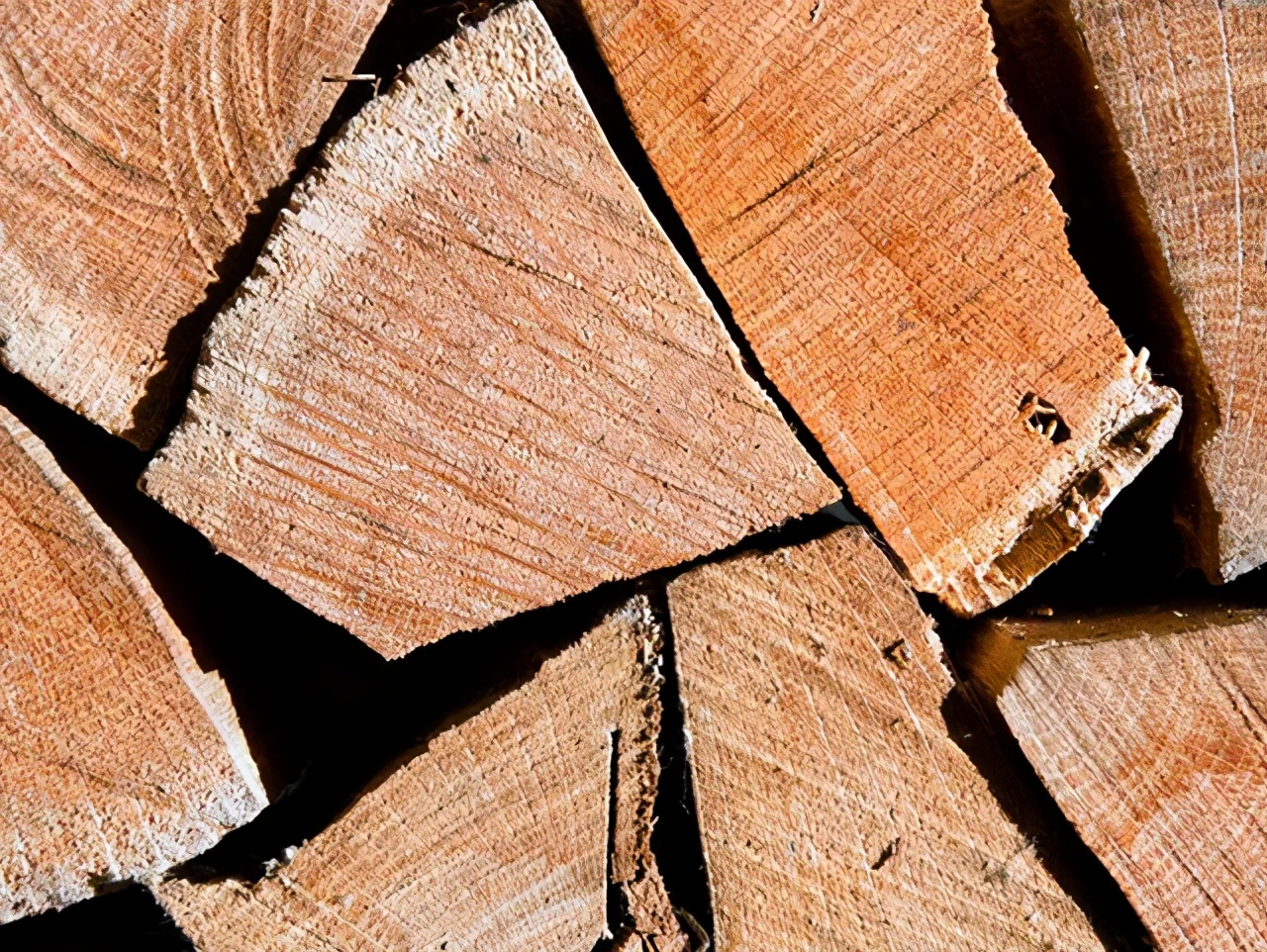 实木床材质哪个性价比高,2千左右的实木床买哪种材质