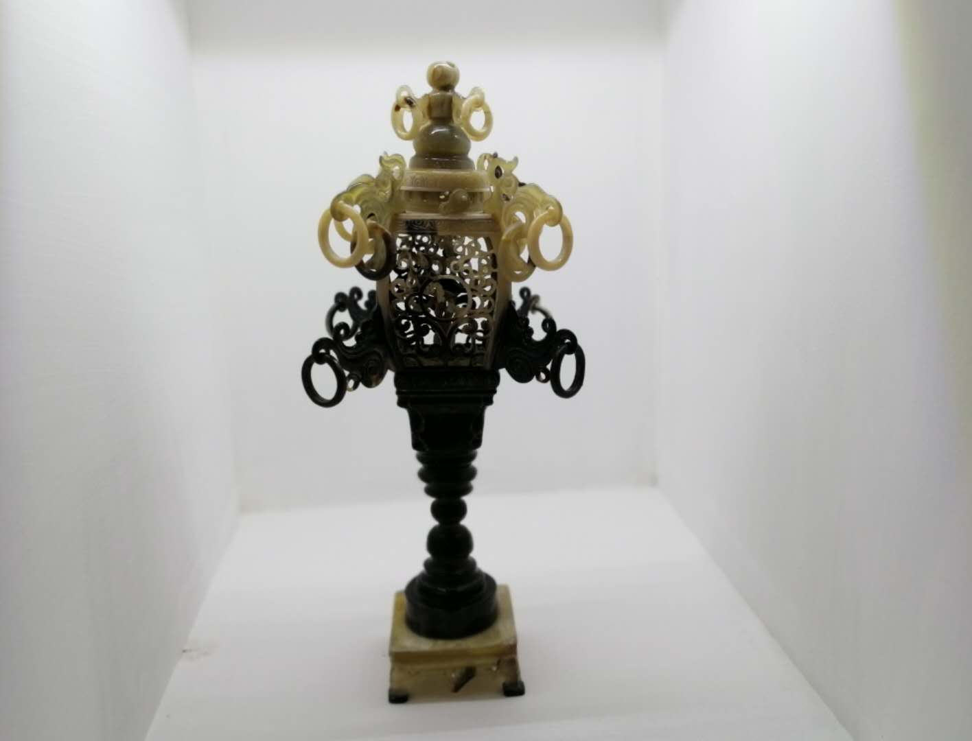 你见过内蒙古牛角雕吗？纯手工雕制，蒙古族生活栩栩如生