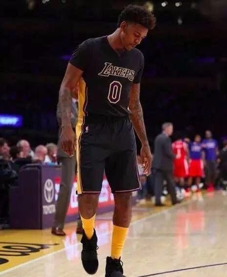 nba鞋王塔克上脚的dunk,塔克总决赛钻石球鞋