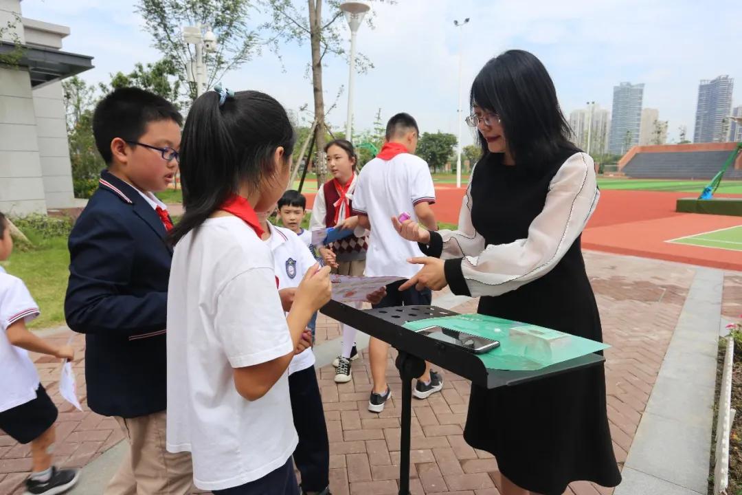 天府新区华阳小学：校园那么美，萌娃来打卡