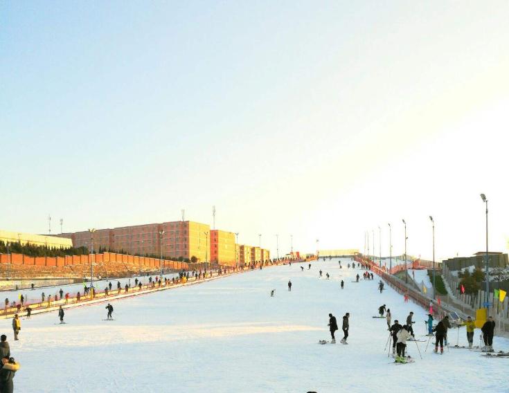 西安高新区哪里有室内滑雪场,西安白鹿仓和白鹿原滑雪场哪个好
