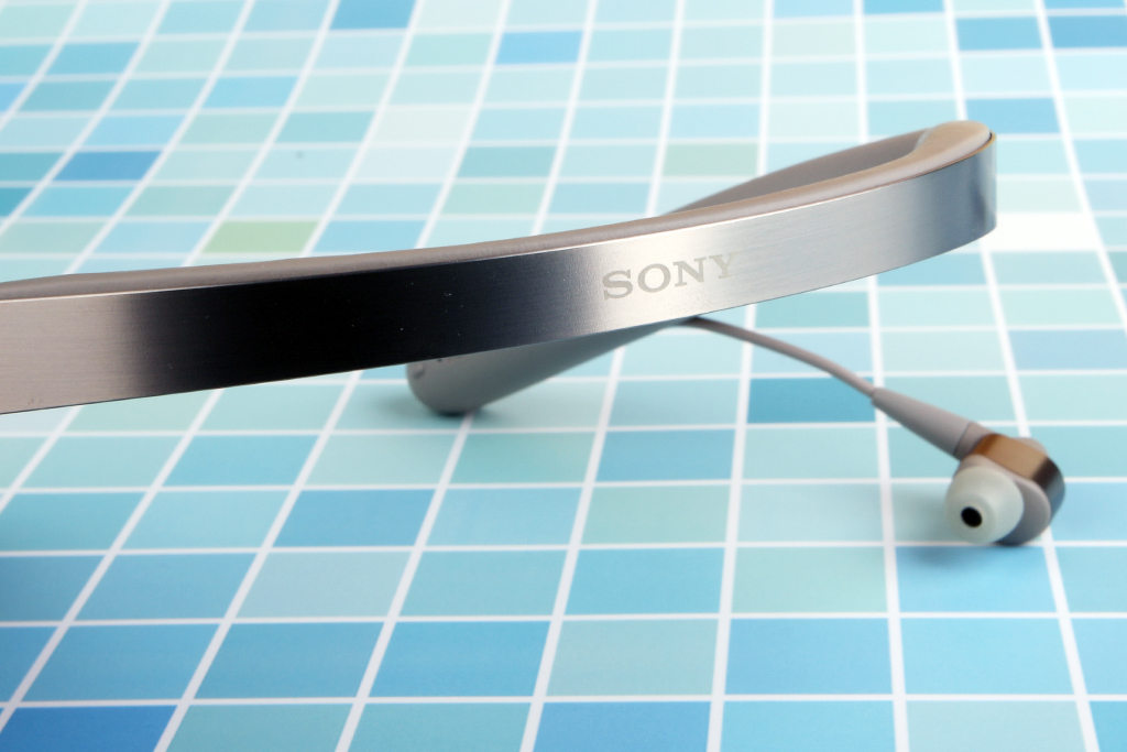 索尼zx300a与xz2,索尼wi-1000x二代测评